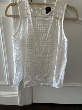 Barneys New York CO-OP White Eyelet V-Neck Sleeveless Tank